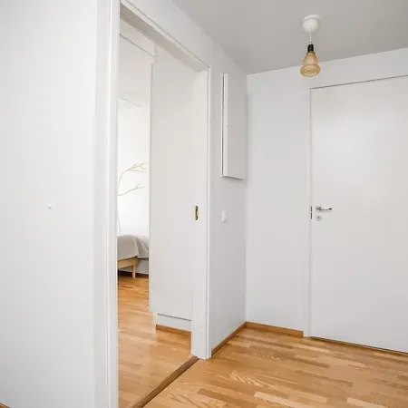 Kotimaailma Helsinki-pomeranssikuja 4